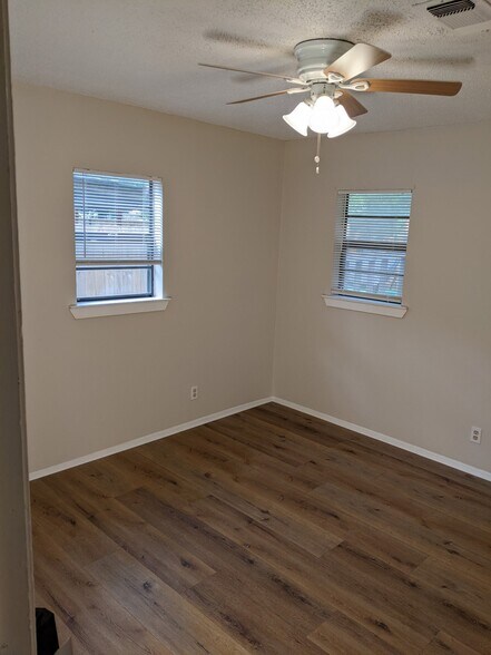 Building Photo - 517 N Clements St