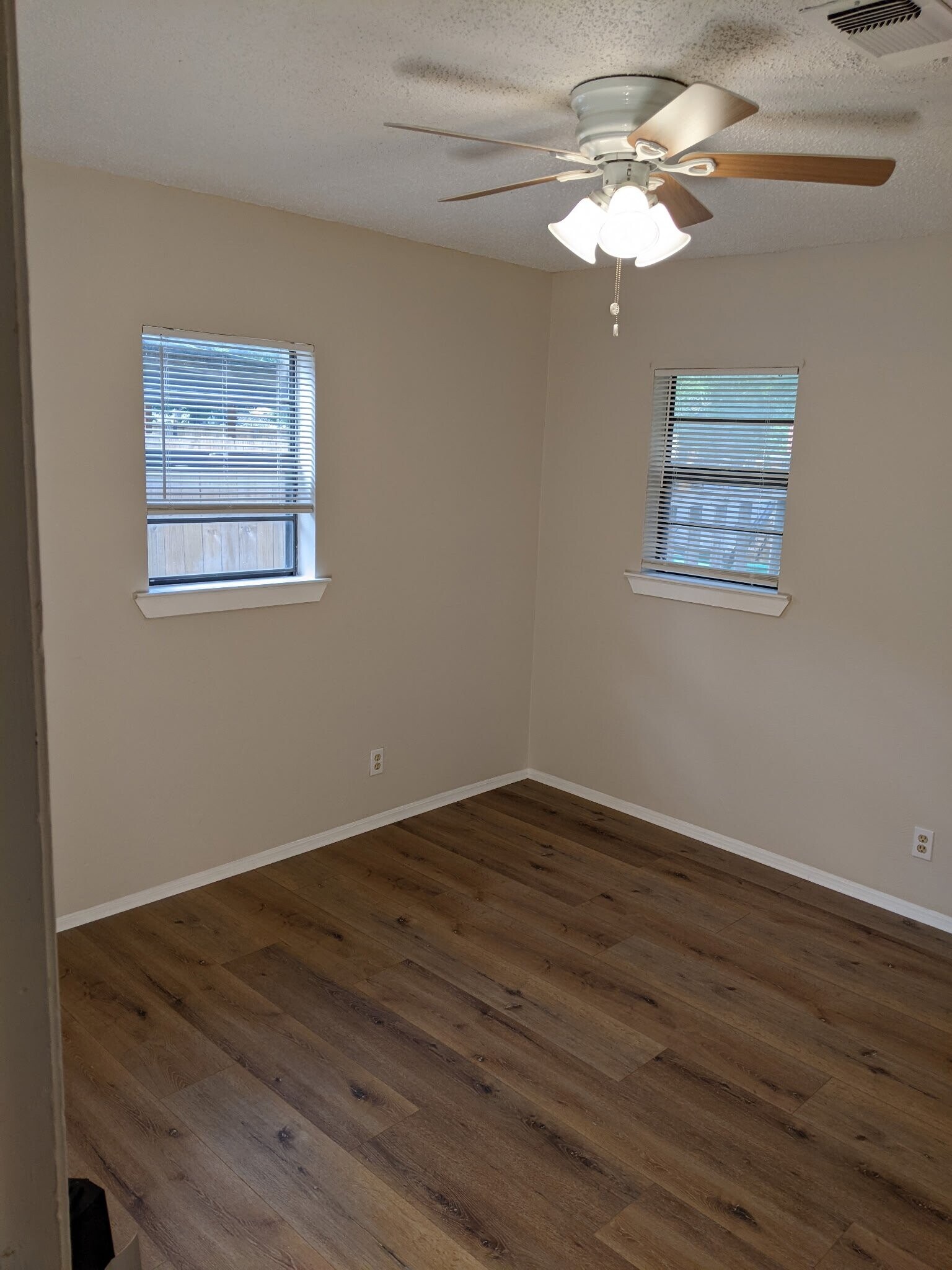 Building Photo - 517 N Clements St