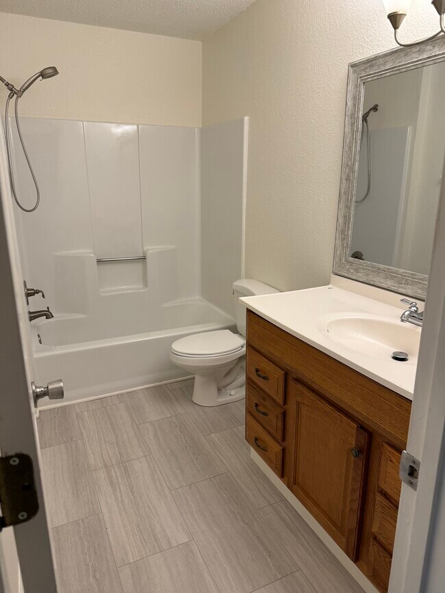 Building Photo - 4067 Coopers Hill Dr SE