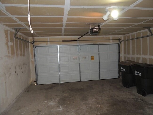Building Photo - 315 Feathergrass Dr