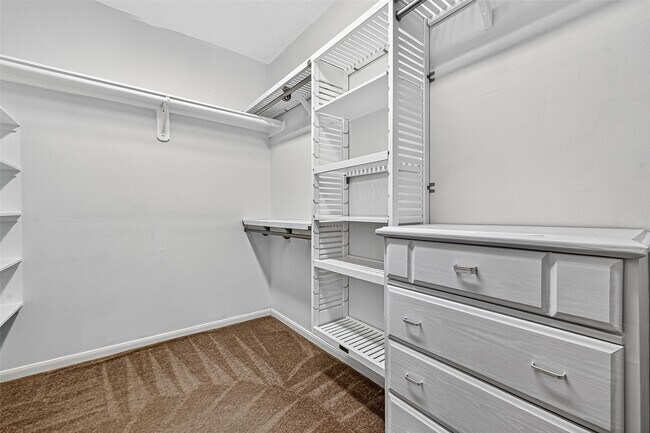 Building Photo - 11603 Oak Lake Park Dr