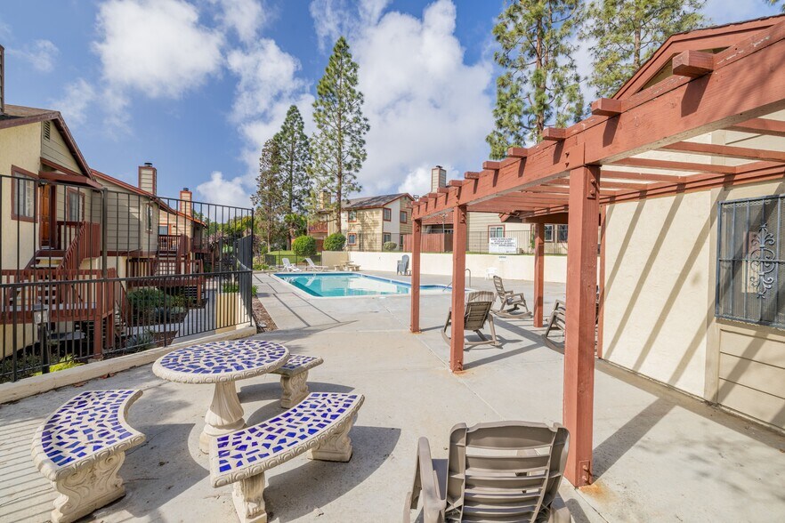 Building Photo - 852 Tamayo Dr