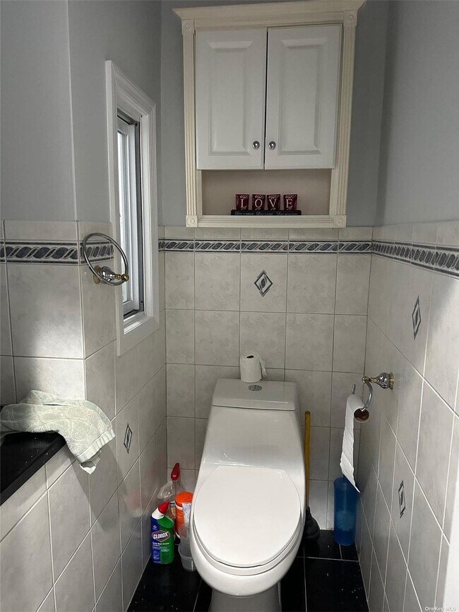 Building Photo - 875 Pilgrim Ave