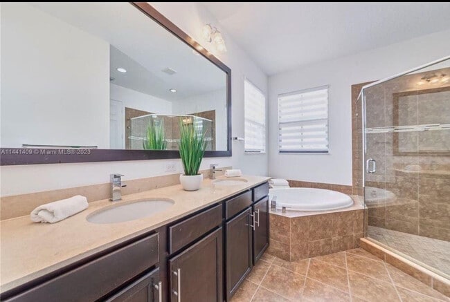 Building Photo - 8362 NW 39th Ct