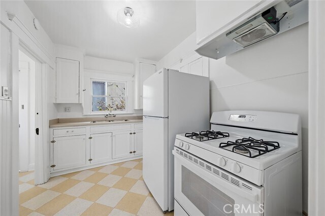 Building Photo - 3322 Hamilton Way