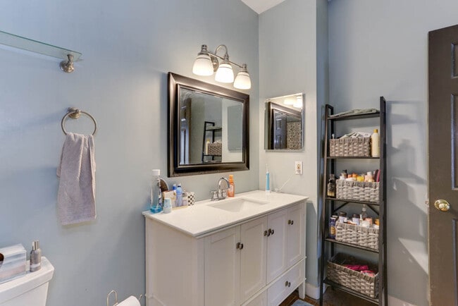 Building Photo - 321 Duke St