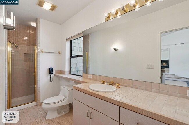 Building Photo - 660 La Casa Via