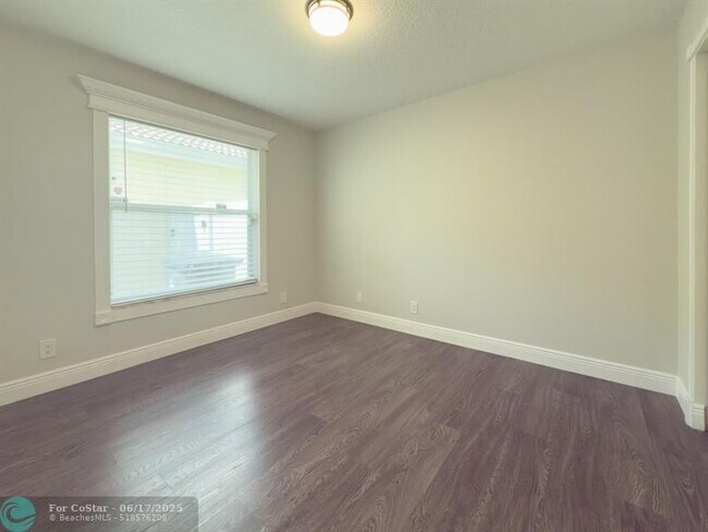Building Photo - 12204 Sunset Point Cir