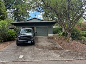 Building Photo - Charming, Spacious, Updated Home in Lake Oswego!