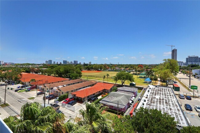 Building Photo - 2665 SW 37th Ave