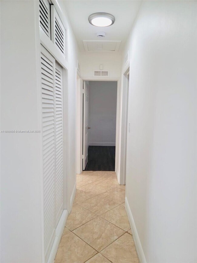 Building Photo - 4225 SW 98th Ct