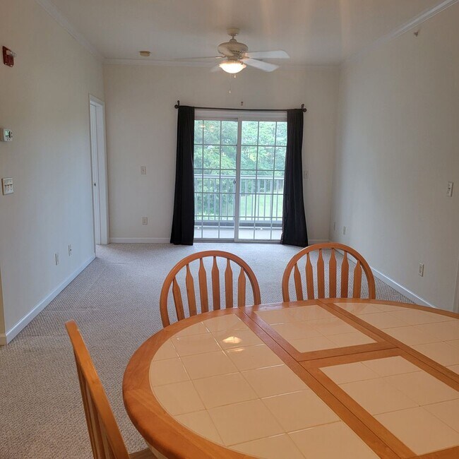 Building Photo - Year Round rental with community pool and close to area beaches and shopping!