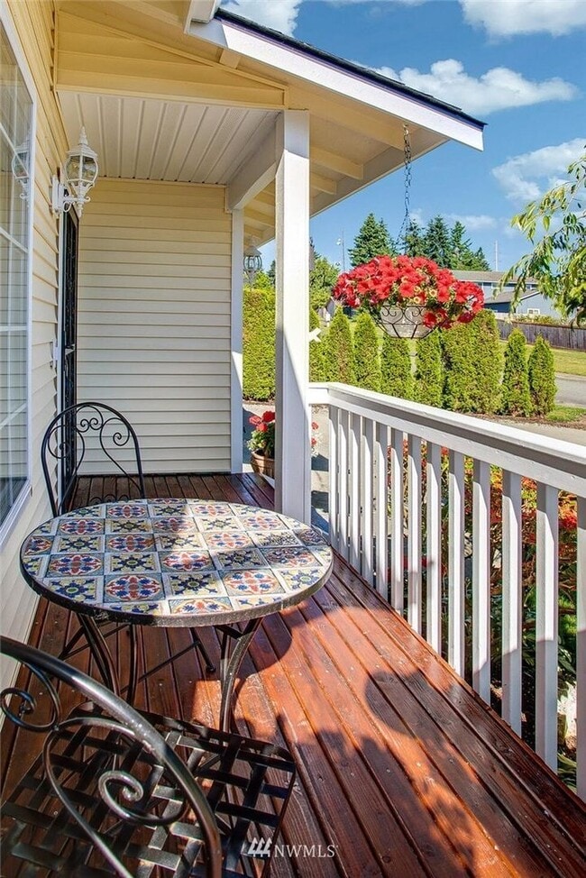 Building Photo - Modern Updated Detail and Designed 3bd 2.5bath Everett Home!