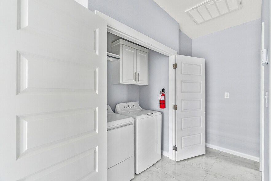 Building Photo - 3506 S Dominique Dr