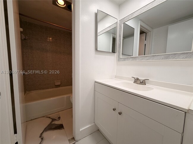 Building Photo - 4004 SW 68th Ln