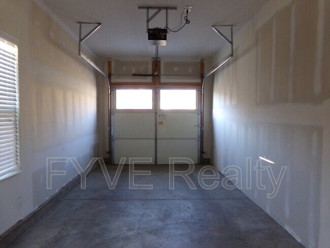 Building Photo - 467 Westgreen Ln