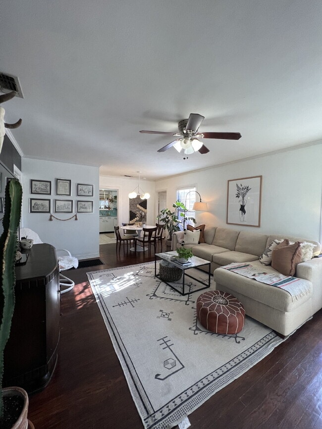 Building Photo - Charming 3-Bedroom Home with Sunroom Available for Summer 2026 Pre-Lease