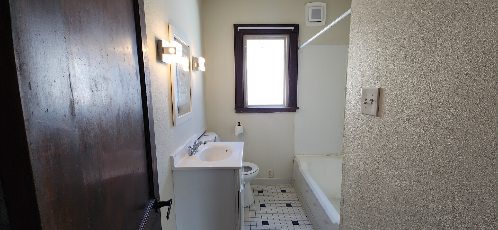 Building Photo - 2238 West Ave S