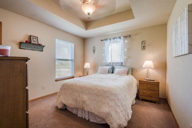 Building Photo - 3D Tour Available - Beautiful Miller Ranch Town-Home with Open Floor Plan! Available July 1st!