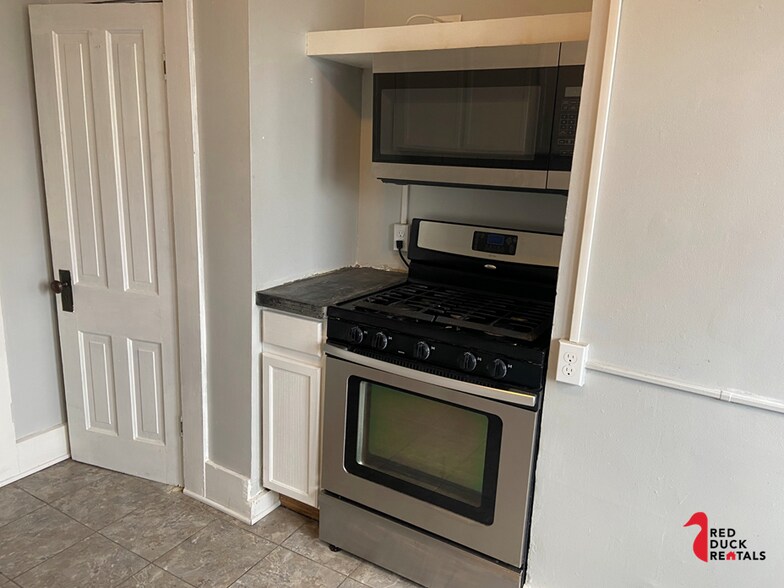Kitchen - 1109 Brown St