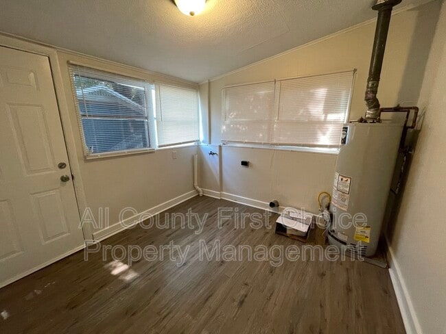 Building Photo - 1111 James Ave S