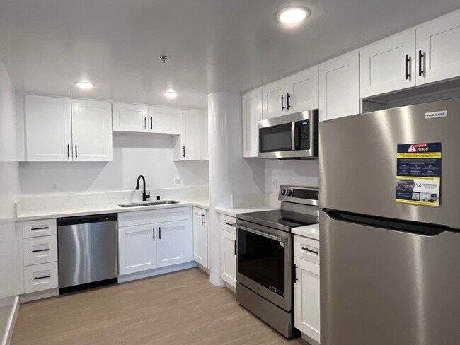 Interior Photo - 845 S. Kingsley