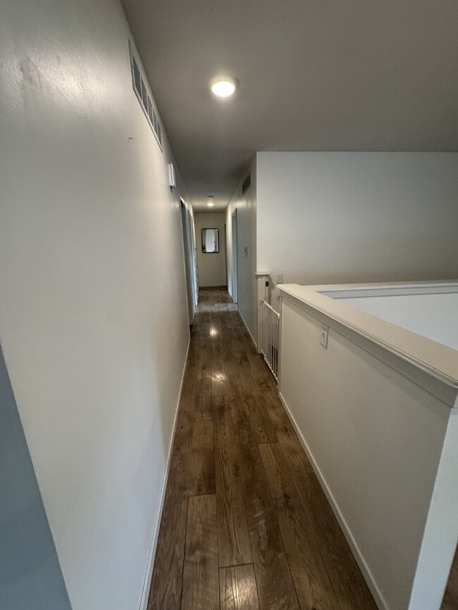 Building Photo - 840 N Waddington Ave