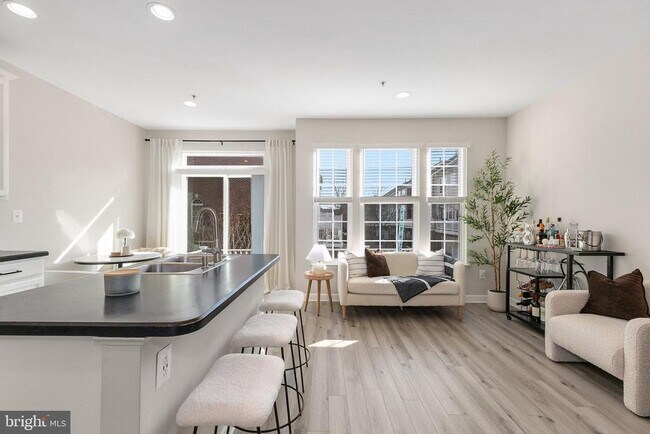 Building Photo - 709 Gaither Rd