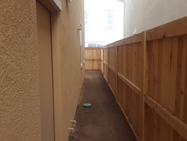 Building Photo - Centrally Located 3 Bedroom, 2.5 bath in gated community of Elk Grove