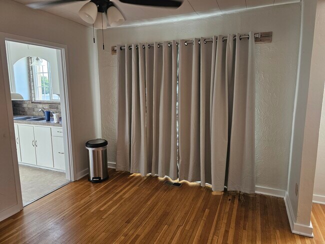 Building Photo - 503 Main St