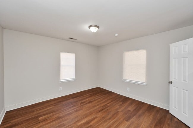 Building Photo - Beautifully Renovated 3BR/2BA home on King St!