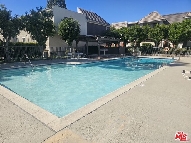 Building Photo - 10201 Mason Ave