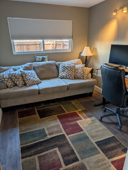 Building Photo - 14387 E Arizona Ave