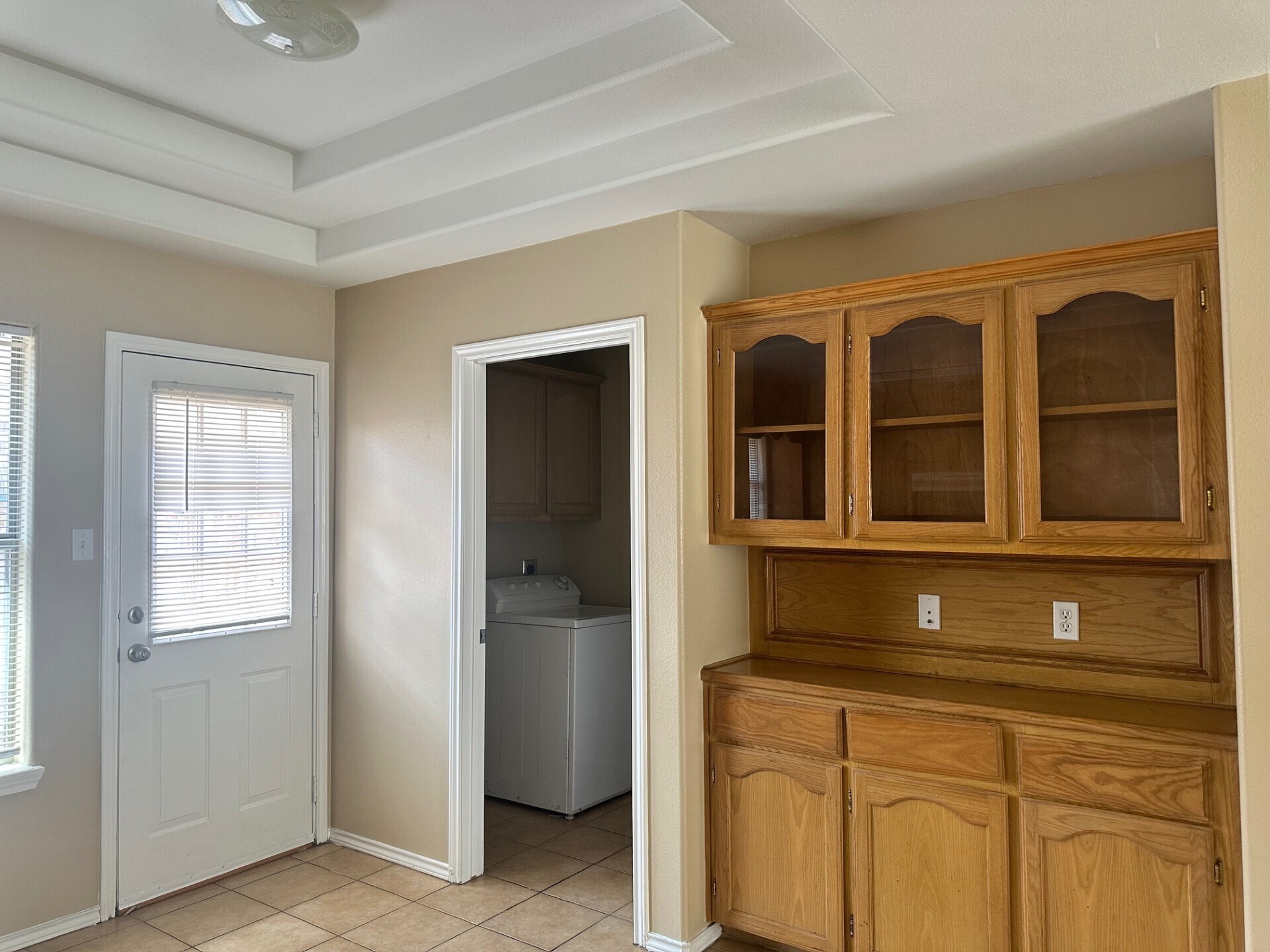 room for washer and dryer - 2117 W Western Dr