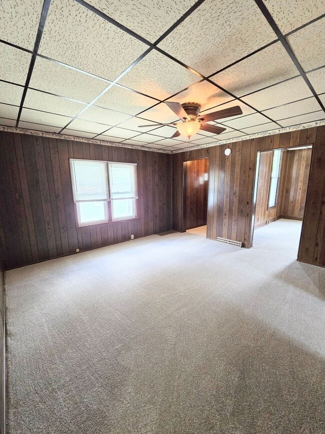 Building Photo - Charming 2-Bedroom Home with Fenced Yard, ...
