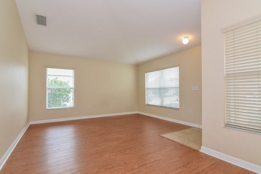 Building Photo - 11011 Whitecap Dr