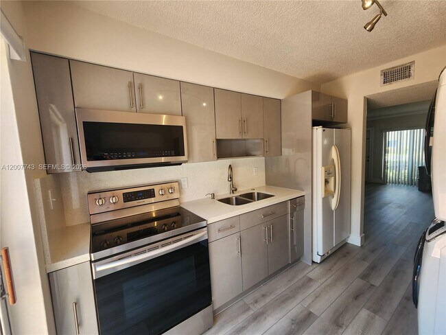 Building Photo - 15250 SW 80th St