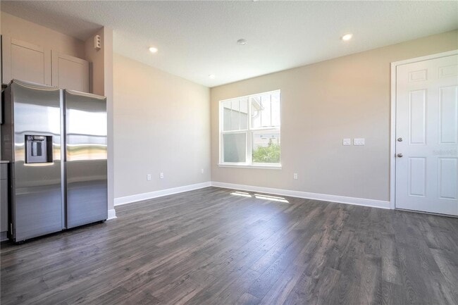 Building Photo - 16350 Hamlin Vw St