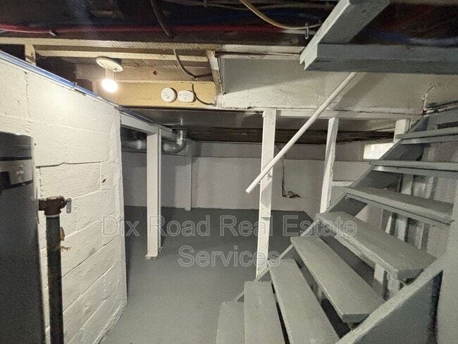 Building Photo - 2204 Hill Ave