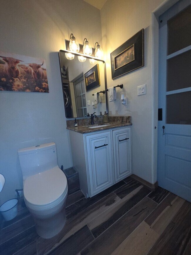 Building Photo - Custom built condo! Country Living! Offered unfurnished OR furnished!