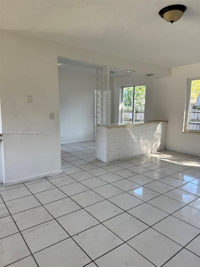 Building Photo - 730 NE 122nd St