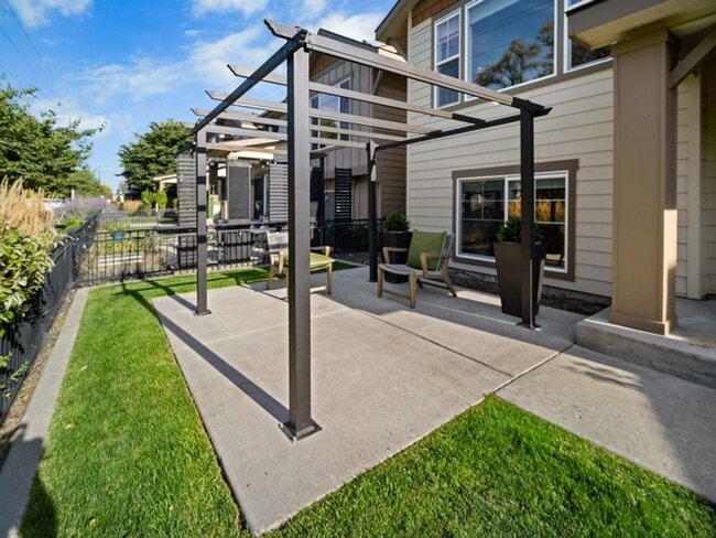 Building Photo - Desirable Kendall Yards Townhouse – Modern Living Near Downtown Spokane (Furnished)