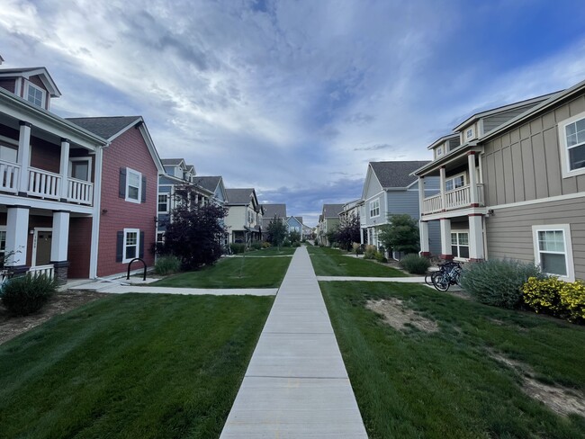 Building Photo - 1073 Sol Vista Ln