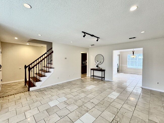 Building Photo - 4-Bedroom Home in Rock Creek Available NOW...