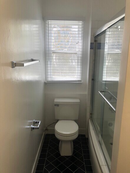 Building Photo - 1250 Franklin St