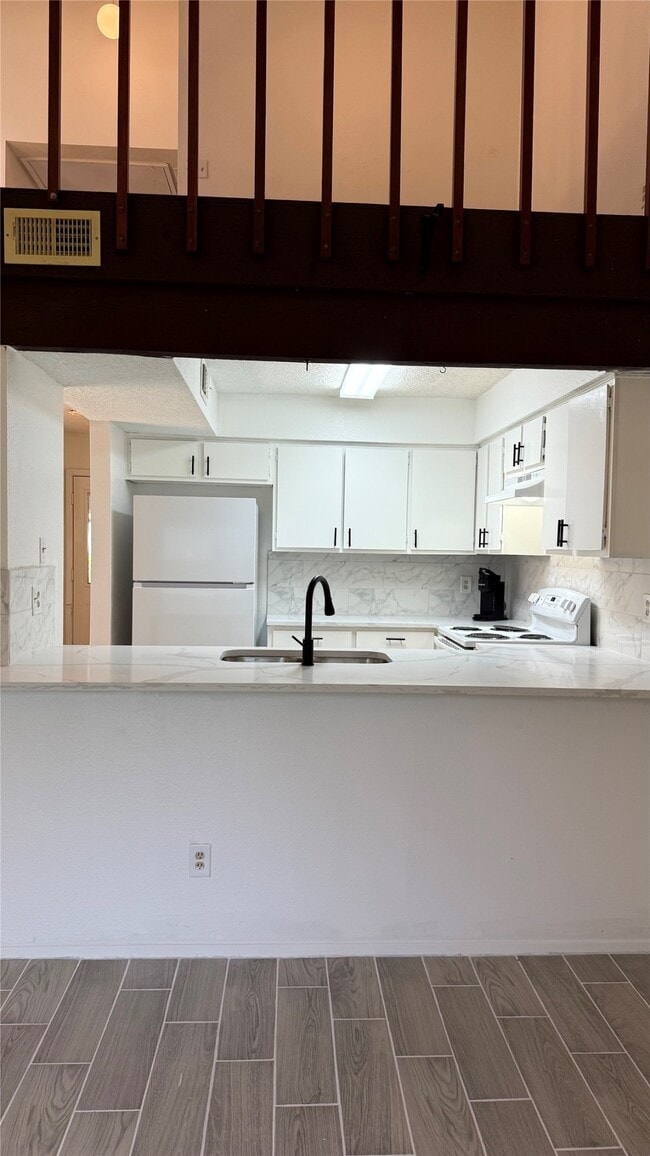 Building Photo - 12922 Wirevine Ln