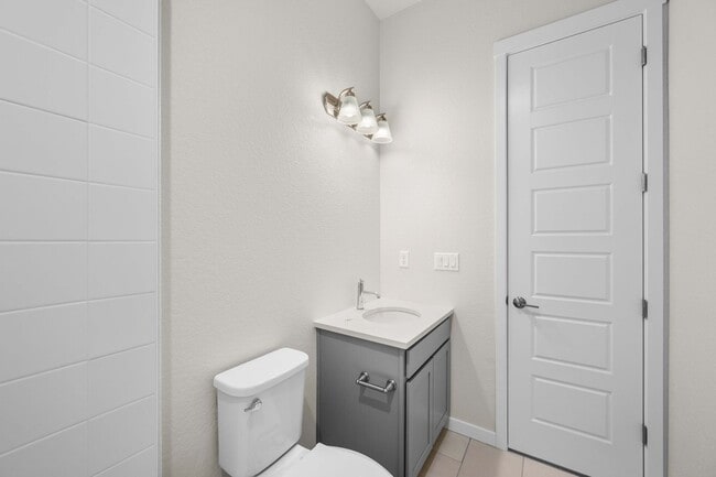 Building Photo - $2700 - 4BR/3.5BA Brand New House in Merid...
