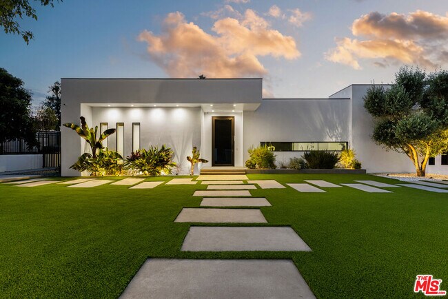 Building Photo - 20141 Wells Dr