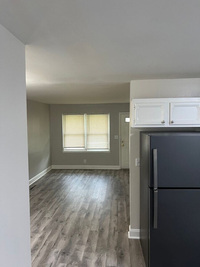 Building Photo - Beautiful 3 Bedroom 1 Bathroom Home