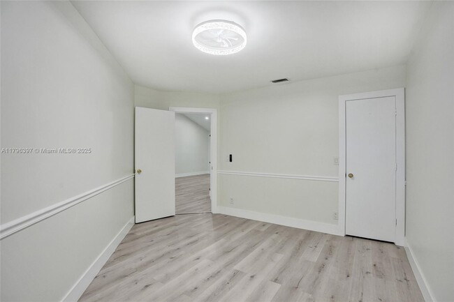 Building Photo - 155 Love Crescent